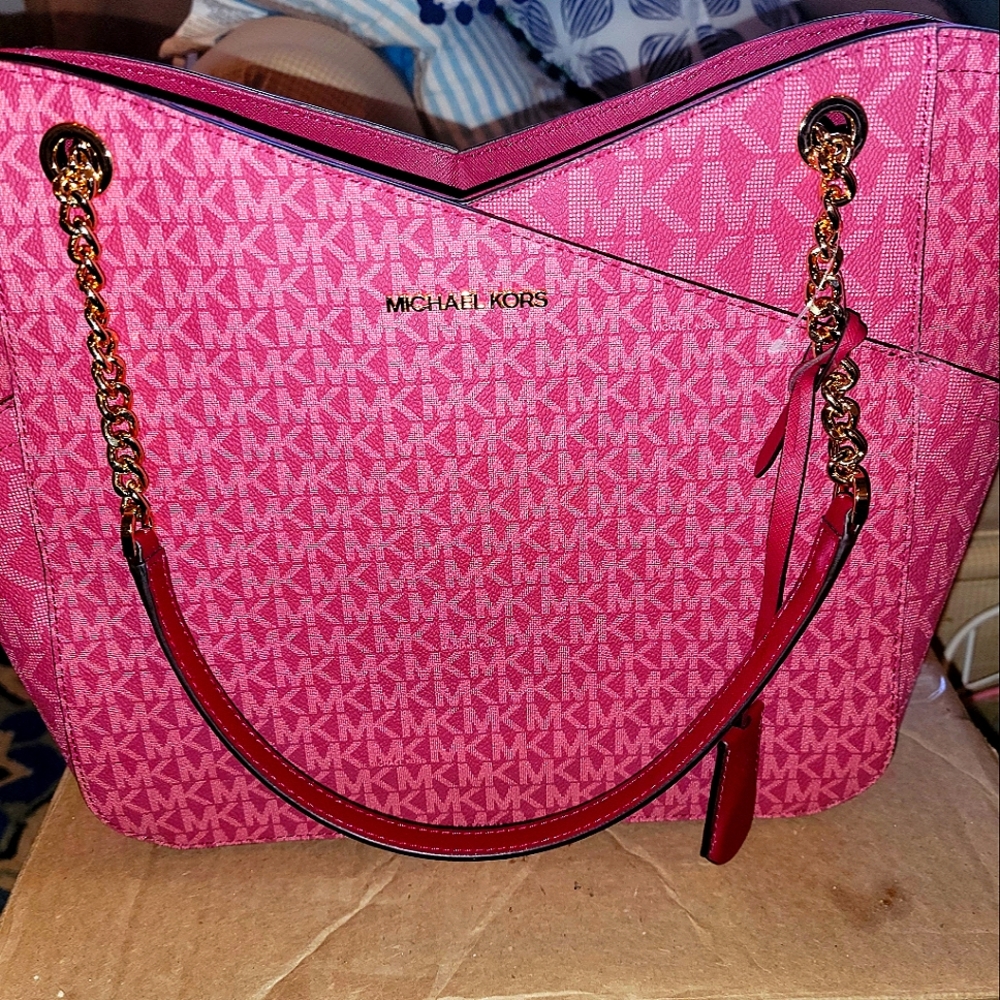 Michael Kors raspberry colored hand bag with zipper closure